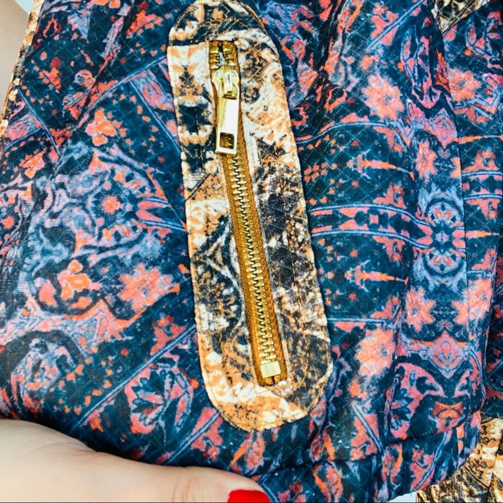 H&M Quilted Printed Blue Gold Tan Zipper Pocket Cropped Moto Bomber Jacket 8 - Picture 6 of 9